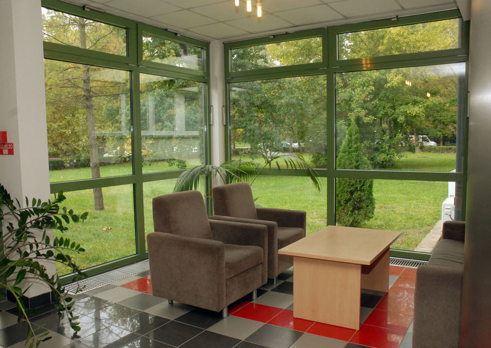 Sport Hotel Дебрецен Экстерьер фото