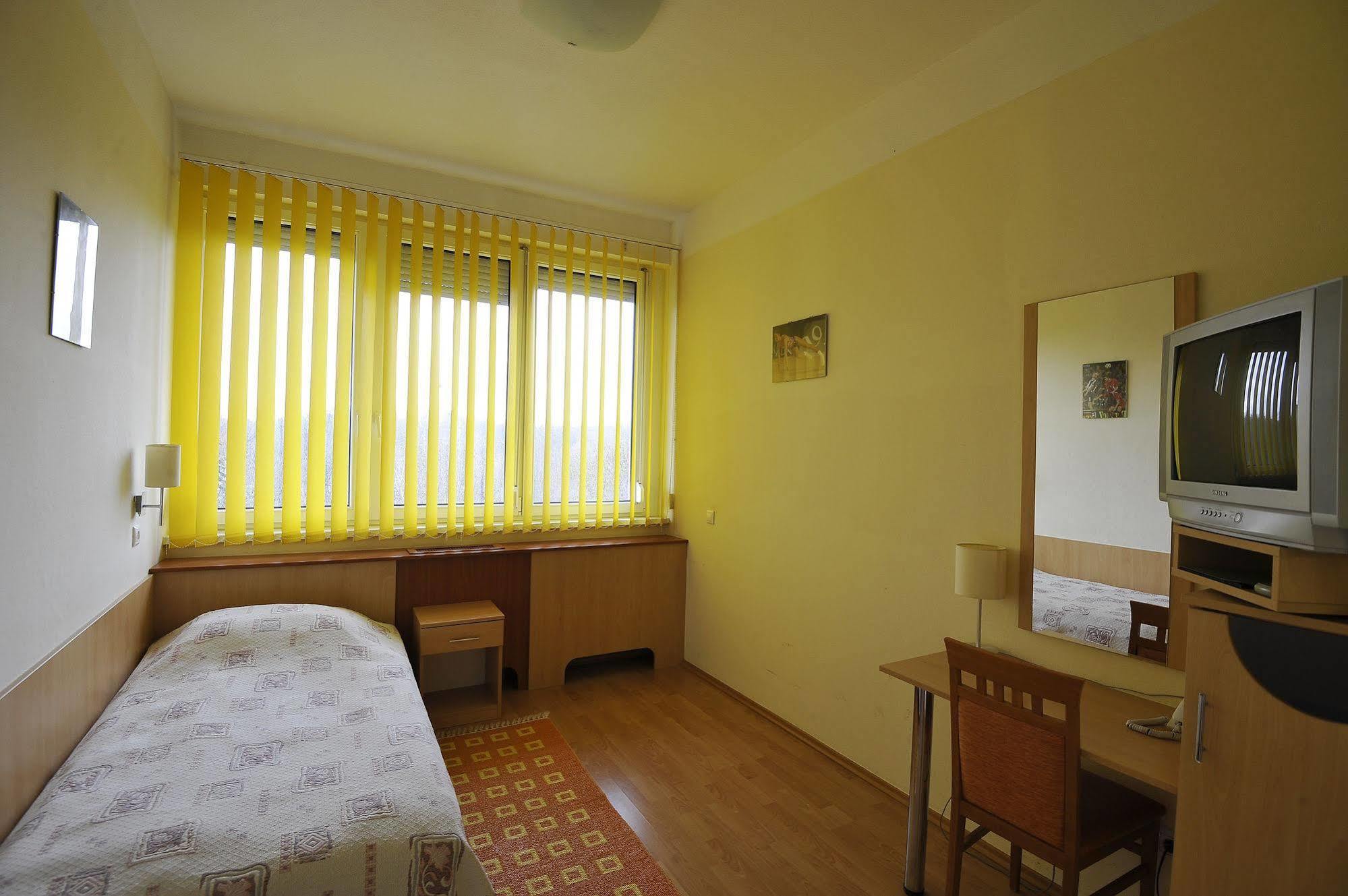 Sport Hotel Дебрецен Экстерьер фото